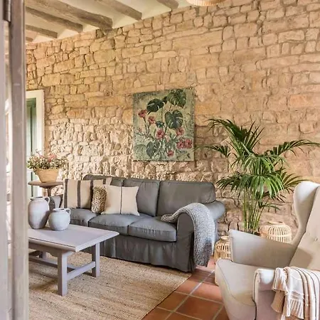 Casa Pardal Coliving & Coworking